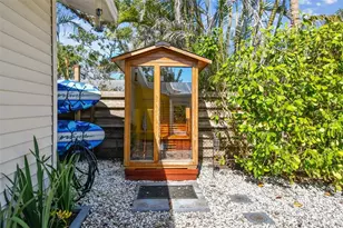 913 Tennessee Ln, Sarasota, FL 34234 - Photo 4