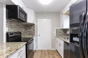 3828 Neptune Dr SE, Saint Petersburg, FL 33705 - Photo 4