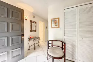 1 Escondido Cir, Altamonte Springs, FL 32701 - Photo 2