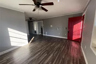 285 E Lake St, Umatilla, FL 32784 - Photo 4