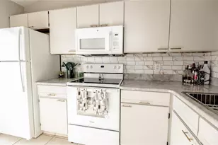 32 Silver Oak Cir, Kissimmee, FL 34743 - Photo 8