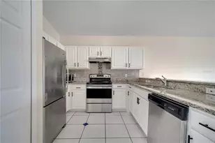 1074 Universal Rest Pl, Kissimmee, FL 34744 - Photo 2