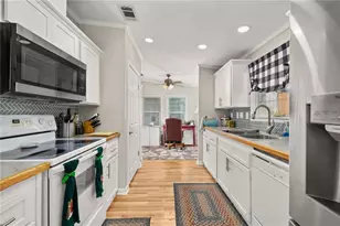 37513 Campo Ave, Zephyrhills, FL 33541 - Photo 8