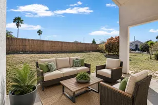 348 Sir Phillips Dr, Davenport, FL 33837 - Photo 4