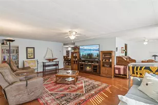 221 Pinewood Dr, Eustis, FL 32726 - Photo 14