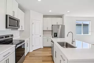 1718 Coolridge Pl, Zephyrhills, FL 33541 - Photo 6