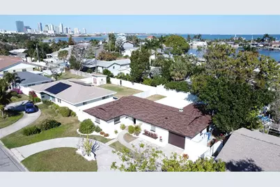 2502 Tropical Shores Drive SE, Saint Petersburg, FL 33705 - Photo 2