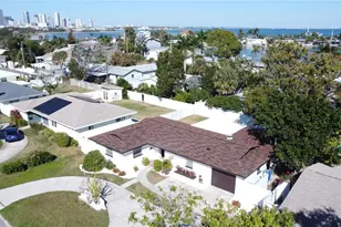 2502 Tropical Shores Dr SE, Saint Petersburg, FL 33705 - Photo 2