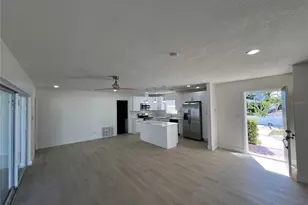 2502 Tropical Shores Dr SE, Saint Petersburg, FL 33705 - Photo 10