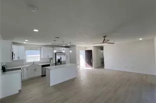 2502 Tropical Shores Dr SE, Saint Petersburg, FL 33705 - Photo 8