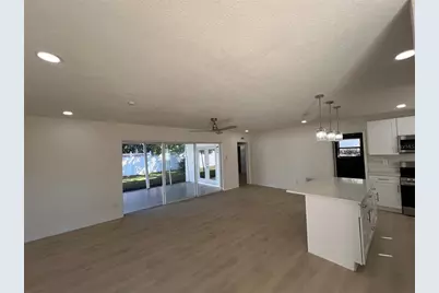 2502 Tropical Shores Drive SE, Saint Petersburg, FL 33705 - Photo 10