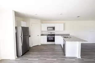 737 Hillview Loop, Haines City, FL 33844 - Photo 4