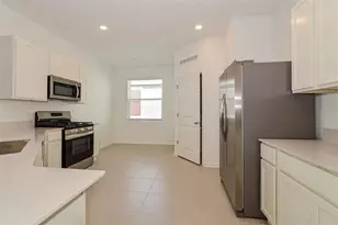 7601 Gemstone St, Groveland, FL 34736 - Photo 4