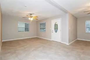 525 Braddock St S, Saint Petersburg, FL 33707 - Photo 4