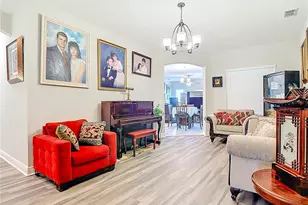 237 Walkers Point Dr, Auburndale, FL 33823 - Photo 2