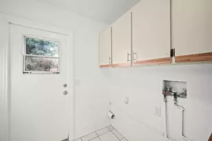 655 E Rosewood Ln, Tavares, FL 32778 - Photo 10