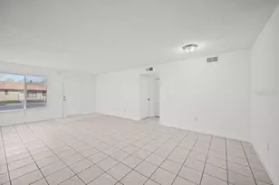 655 E Rosewood Ln, Tavares, FL 32778 - Photo 4