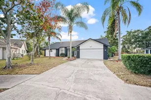 3215 Pine Club Dr, Plant City, FL 33566 - Photo 2