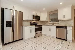 9226 Rainbow Ln, Port Richey, FL 34668 - Photo 6