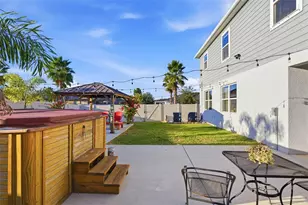 12138 Blue Pacific Dr, Riverview, FL 33579 - Photo 2