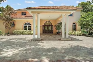 627 Yorktown Dr, Leesburg, FL 34748 - Photo 2