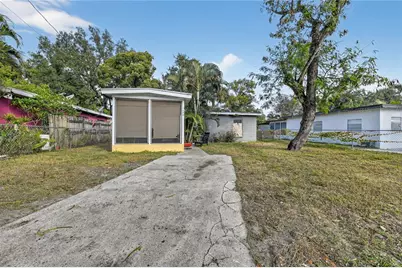 1927 7th Avenue E, Bradenton, FL 34208 - Photo 2