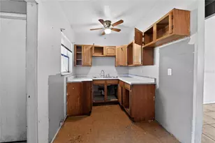 1927 7th Ave E, Bradenton, FL 34208 - Photo 4