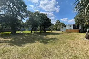 2856 Somerset Park Dr, Tampa, FL 33613 - Photo 36