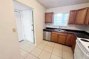 2856 Somerset Park Dr, Tampa, FL 33613 - Photo 8