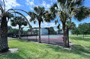 2856 Somerset Park Dr, Tampa, FL 33613 - Photo 42