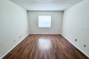 2856 Somerset Park Dr, Tampa, FL 33613 - Photo 10