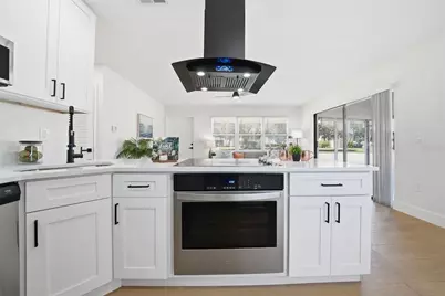 301 58th Street N, Saint Petersburg, FL 33710 - Photo 10