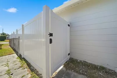 301 58th Street N, Saint Petersburg, FL 33710 - Photo 22
