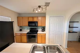 4656 Ashburn Square Dr, Tampa, FL 33610 - Photo 10