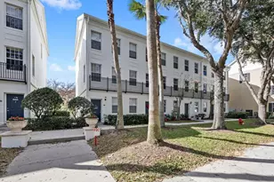 1050 Waterside Dr, Kissimmee, FL 34747 - Photo 2