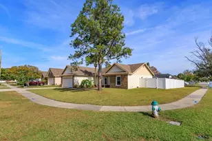 3711 Linsbury St, Orlando, FL 32817 - Photo 2