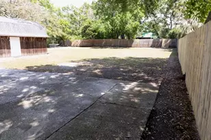 544 Farnum Dr, Tarpon Springs, FL 34689 - Photo 18