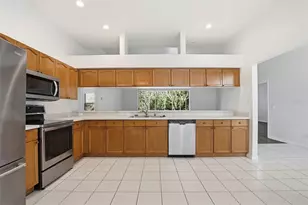 28516 Hanging Moss Loop, Wesley Chapel, FL 33543 - Photo 6
