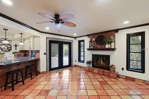 2077 Racimo Dr, Sarasota, FL 34240 - Photo 6