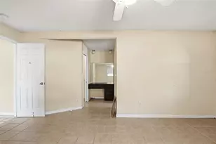 1077 40th Ave NE, Saint Petersburg, FL 33703 - Photo 12