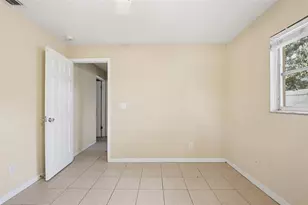 1077 40th Ave NE, Saint Petersburg, FL 33703 - Photo 6