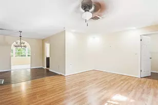 1077 40th Ave NE, Saint Petersburg, FL 33703 - Photo 16