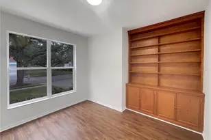 18105 Regents Square Dr, Tampa, FL 33647 - Photo 14