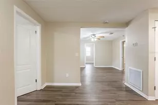 2115 E Ellicott St, Tampa, FL 33610 - Photo 8