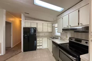 3208 Pebble Bend Dr, Lakeland, FL 33810 - Photo 2