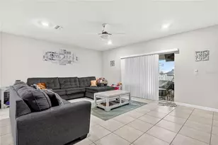 906 Swaying Sawgrass Ave, Ruskin, FL 33570 - Photo 4