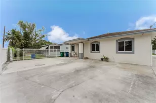 810 NW 112th St, Miami, FL 33168 - Photo 2