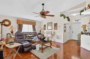 2213 Hannah Ln, Orlando, FL 32826 - Photo 6
