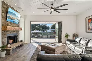 2072 Starboard Dr, Geneva, FL 32732 - Photo 2