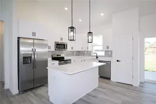 3915 El Rado Ave, Sebring, FL 33872 - Photo 2